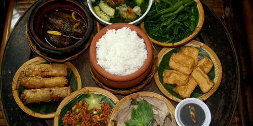 Repas familial des vietnamiens à savoir